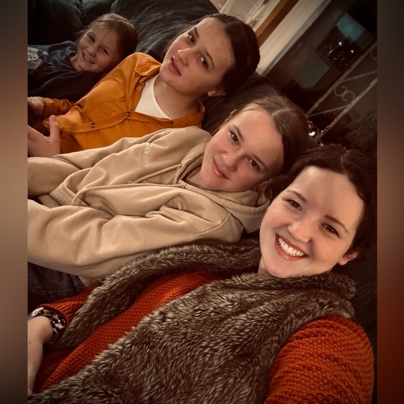 Meet your Posher, Faith - Picture 8 of 16